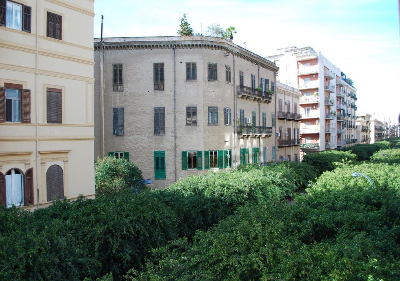 A Casa Di Amici Hostel Palermo Exterior photo